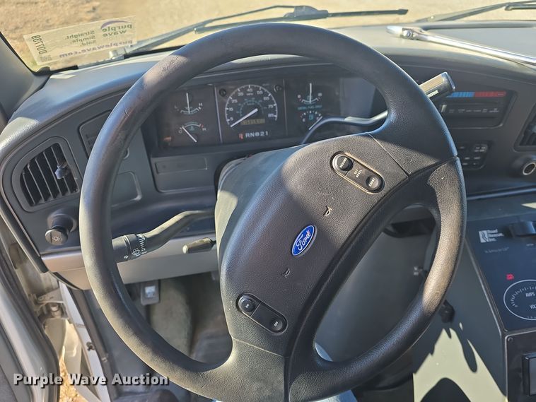 image for item DO7739 1995 Ford E350 ambulance