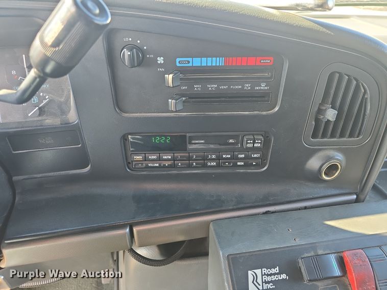 image for item DO7739 1995 Ford E350 ambulance