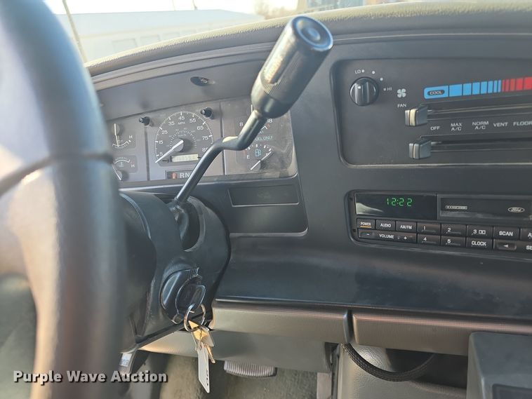 image for item DO7739 1995 Ford E350 ambulance