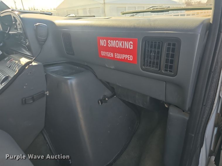 image for item DO7739 1995 Ford E350 ambulance