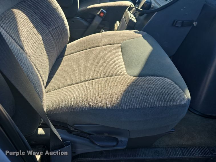 image for item DO7739 1995 Ford E350 ambulance