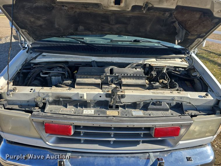 image for item DO7739 1995 Ford E350 ambulance