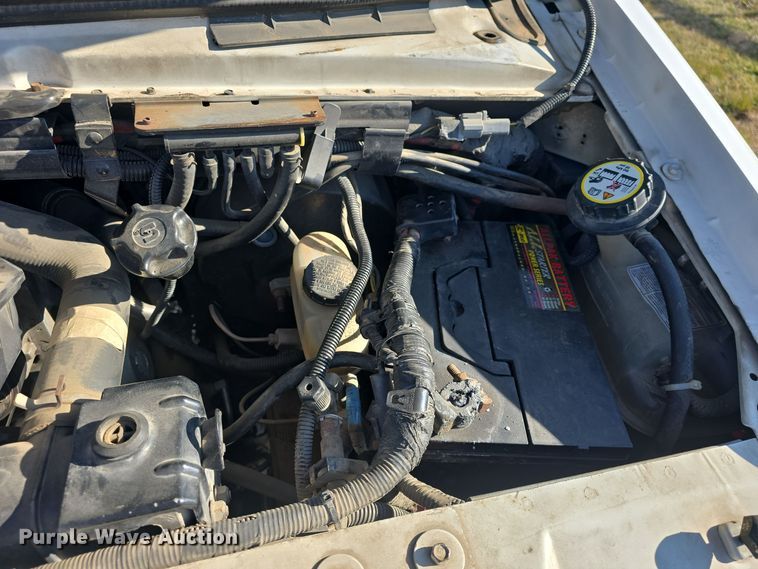 image for item DO7739 1995 Ford E350 ambulance