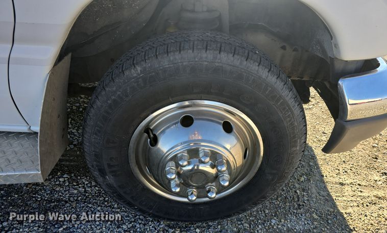 image for item DO7739 1995 Ford E350 ambulance