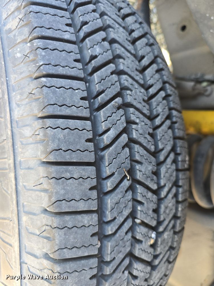 image for item DO7739 1995 Ford E350 ambulance