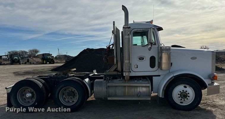 image for item DP6085 1999 Peterbilt 357 semi truck