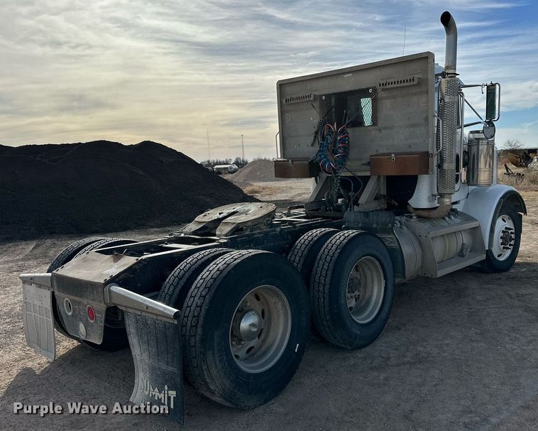 image for item DP6085 1999 Peterbilt 357 semi truck