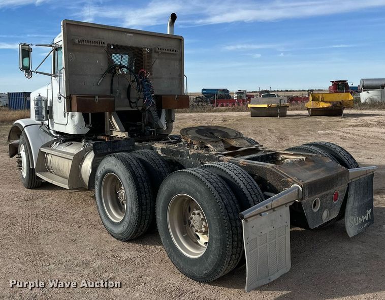 image for item DP6085 1999 Peterbilt 357 semi truck