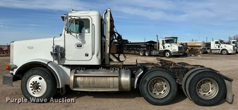image for item DP6085 1999 Peterbilt 357 semi truck