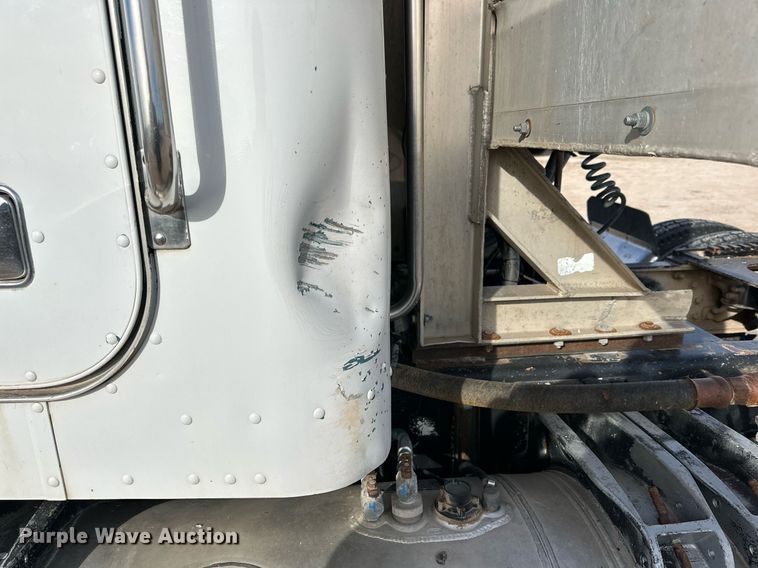 image for item DP6085 1999 Peterbilt 357 semi truck