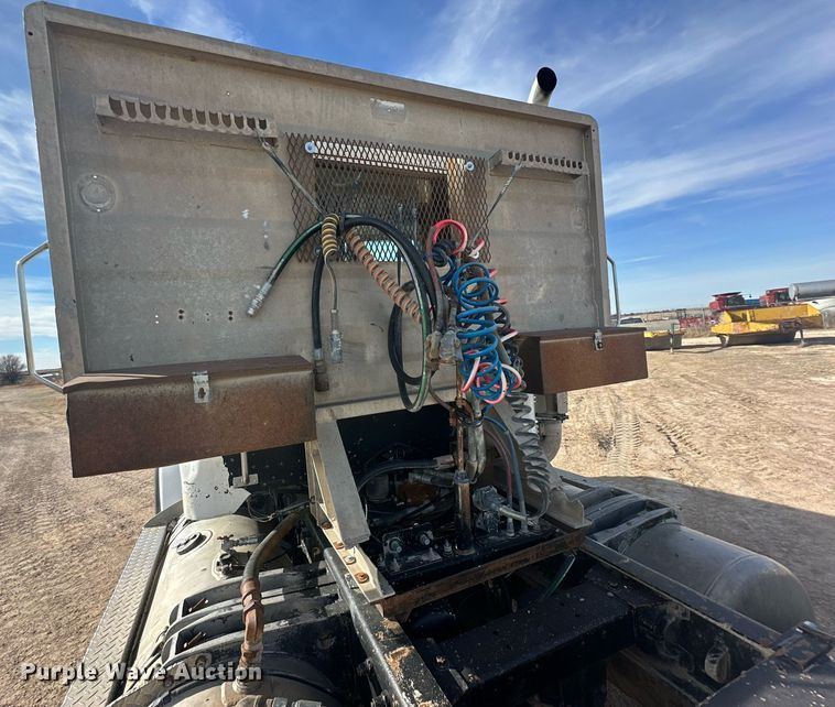 image for item DP6085 1999 Peterbilt 357 semi truck