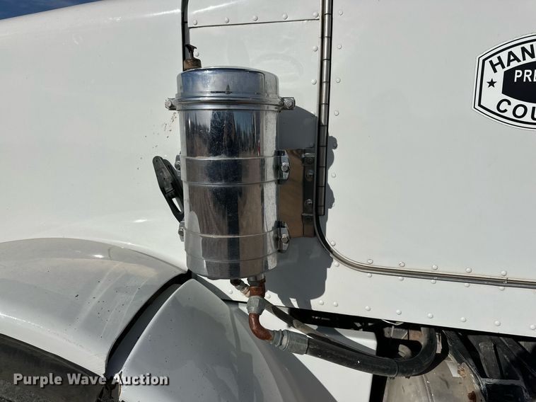 image for item DP6085 1999 Peterbilt 357 semi truck