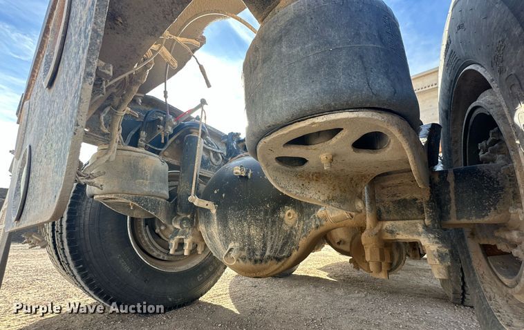 image for item DP6085 1999 Peterbilt 357 semi truck