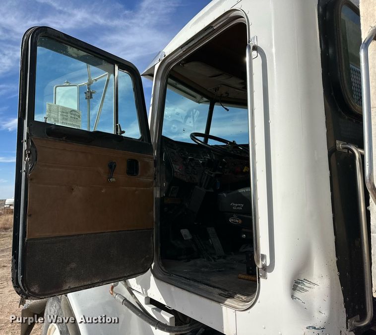image for item DP6085 1999 Peterbilt 357 semi truck