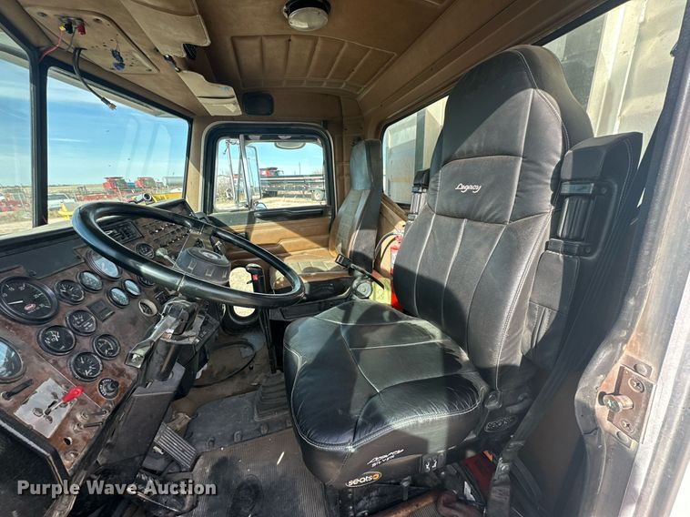 image for item DP6085 1999 Peterbilt 357 semi truck