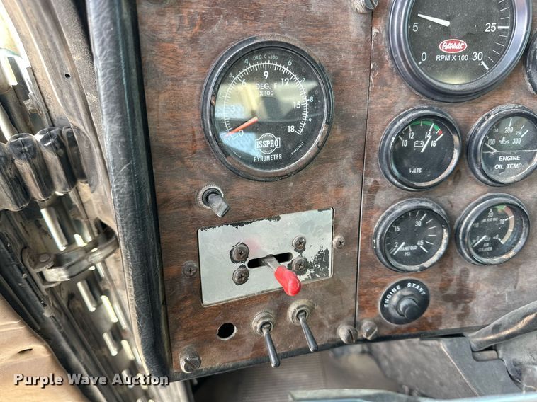 image for item DP6085 1999 Peterbilt 357 semi truck