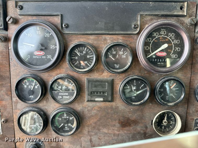 image for item DP6085 1999 Peterbilt 357 semi truck