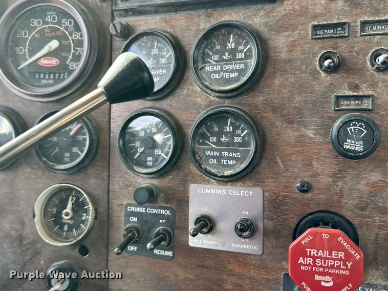 image for item DP6085 1999 Peterbilt 357 semi truck