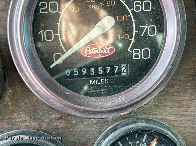 image for item DP6085 1999 Peterbilt 357 semi truck