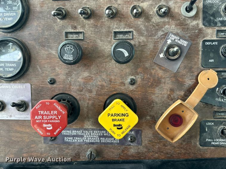 image for item DP6085 1999 Peterbilt 357 semi truck