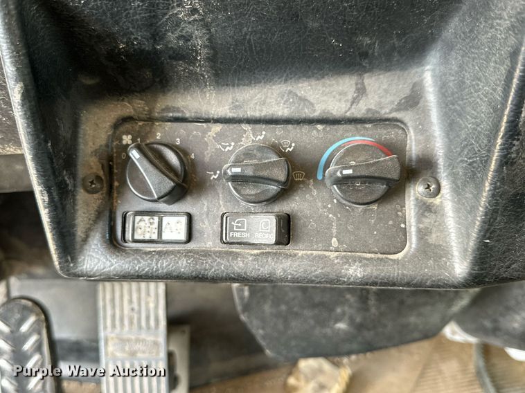 image for item DP6085 1999 Peterbilt 357 semi truck