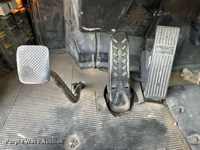 image for item DP6085 1999 Peterbilt 357 semi truck