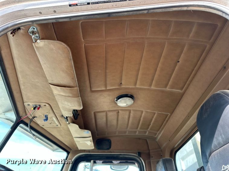 image for item DP6085 1999 Peterbilt 357 semi truck