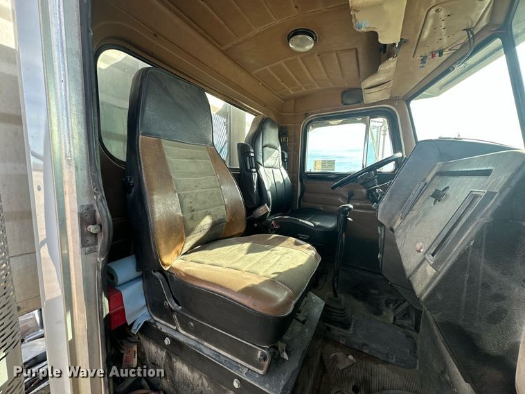 image for item DP6085 1999 Peterbilt 357 semi truck