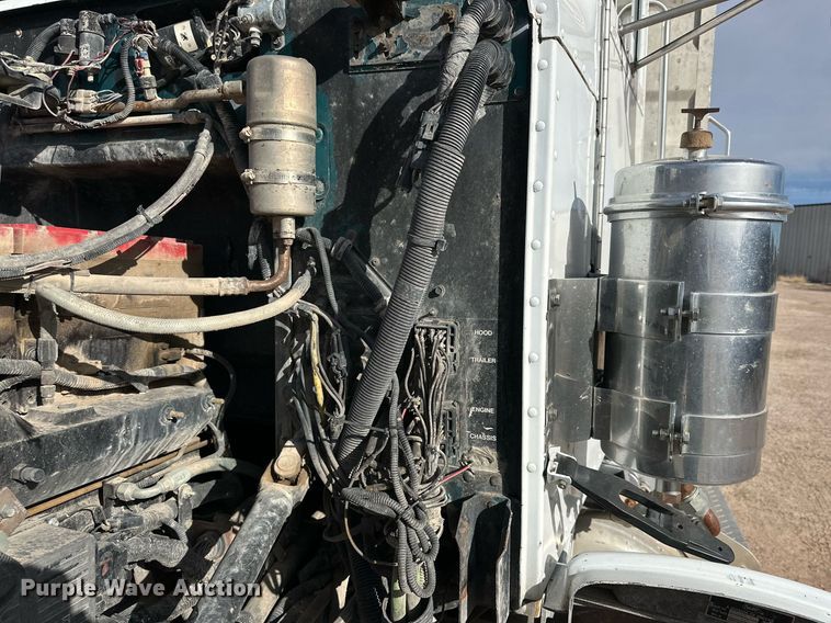 image for item DP6085 1999 Peterbilt 357 semi truck