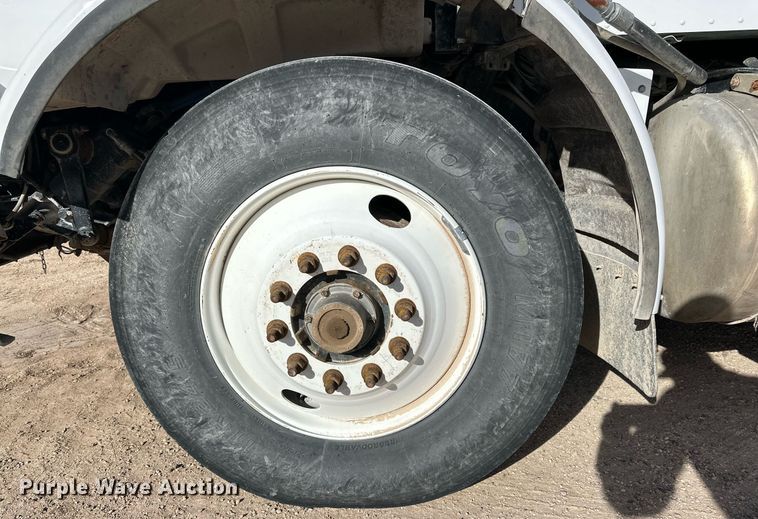 image for item DP6085 1999 Peterbilt 357 semi truck