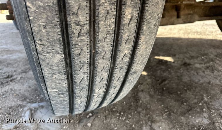 image for item DP6085 1999 Peterbilt 357 semi truck