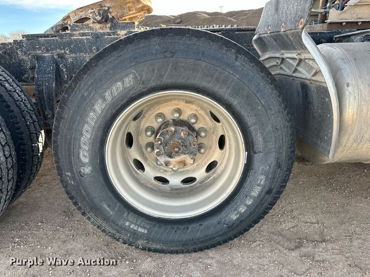 image for item DP6085 1999 Peterbilt 357 semi truck