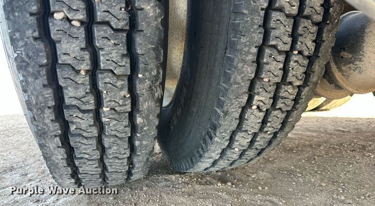 image for item DP6085 1999 Peterbilt 357 semi truck