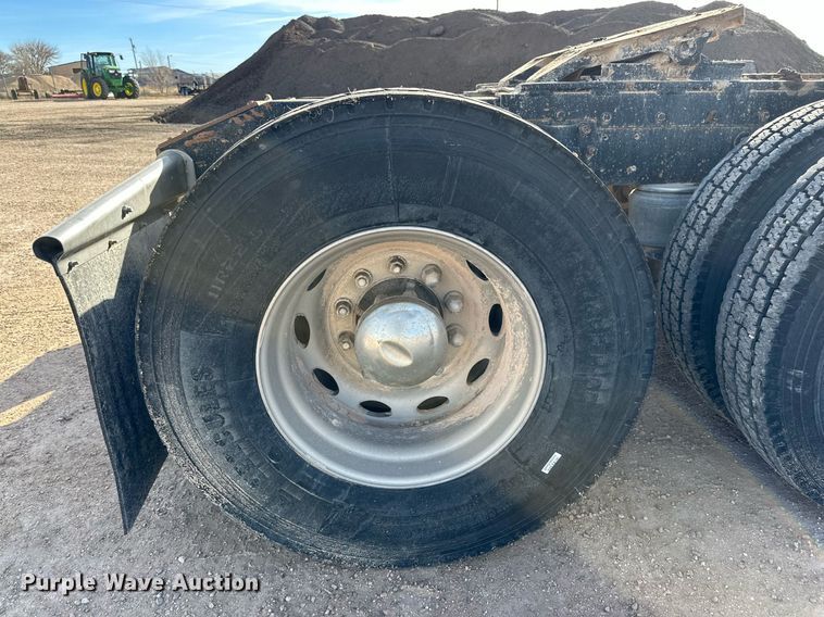 image for item DP6085 1999 Peterbilt 357 semi truck