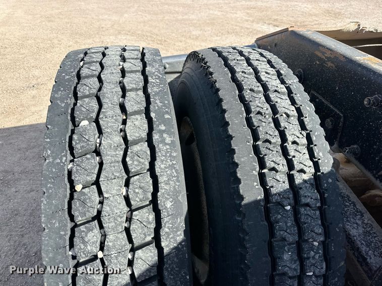 image for item DP6085 1999 Peterbilt 357 semi truck