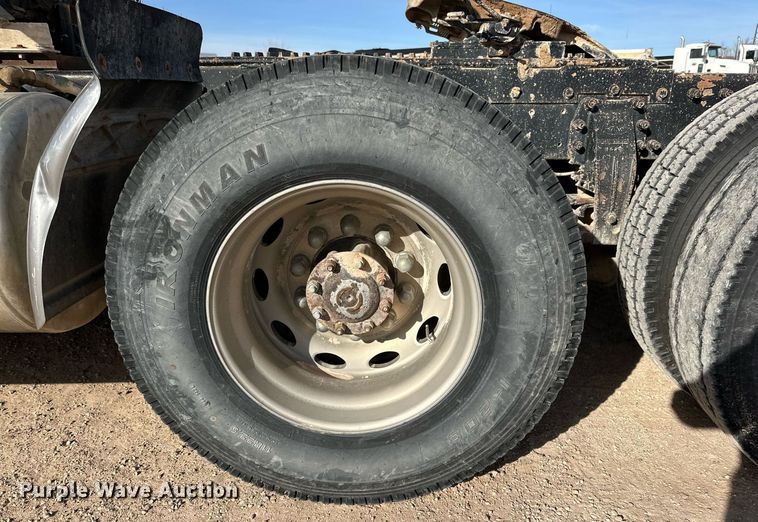 image for item DP6085 1999 Peterbilt 357 semi truck