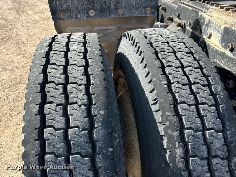 image for item DP6085 1999 Peterbilt 357 semi truck