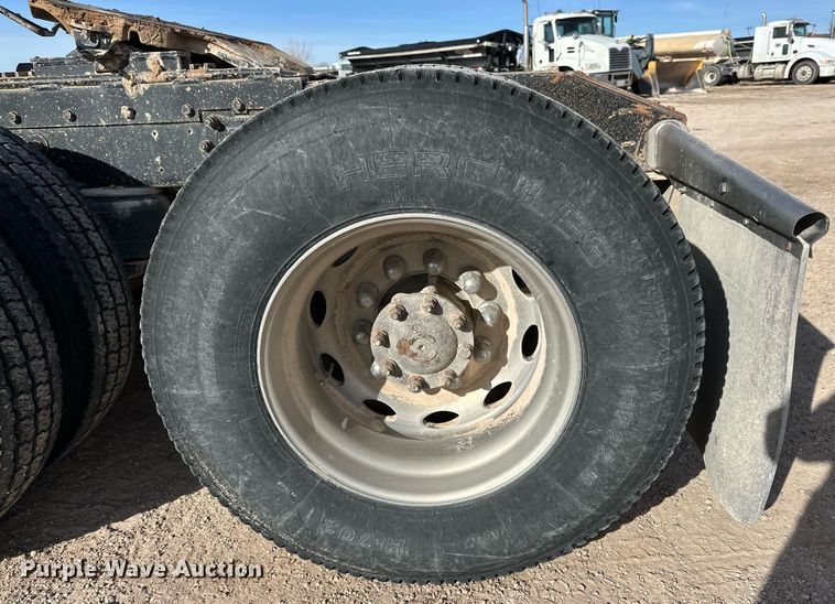 image for item DP6085 1999 Peterbilt 357 semi truck