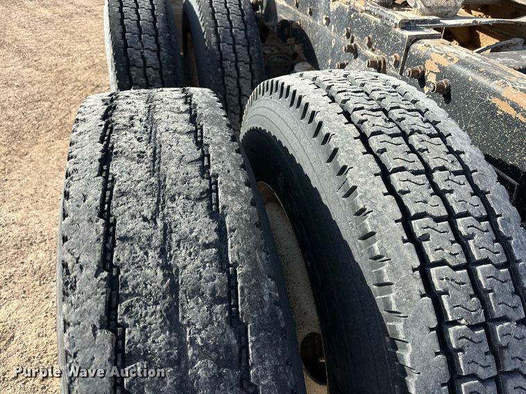 image for item DP6085 1999 Peterbilt 357 semi truck