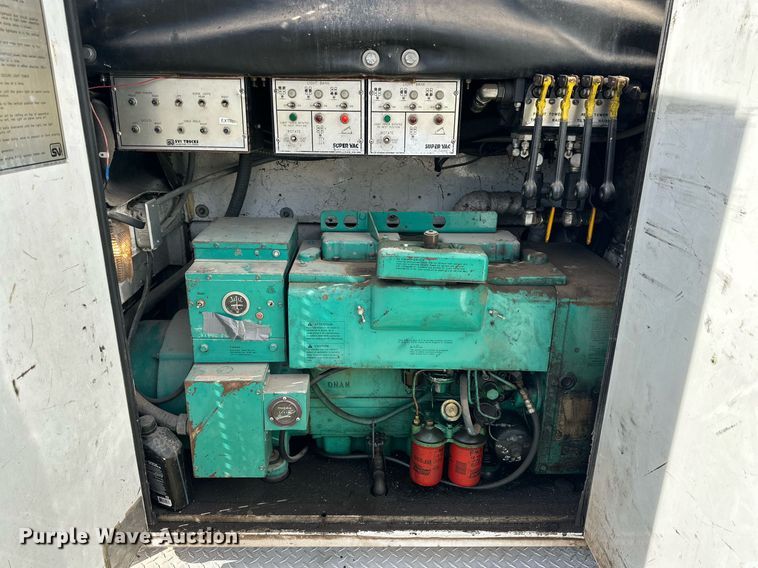 image for item DP6090 1983 Mack R686FC rescue vehicle