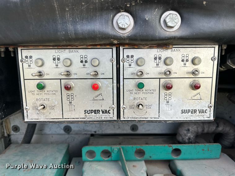 image for item DP6090 1983 Mack R686FC rescue vehicle