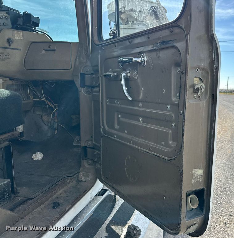 image for item DP6090 1983 Mack R686FC rescue vehicle