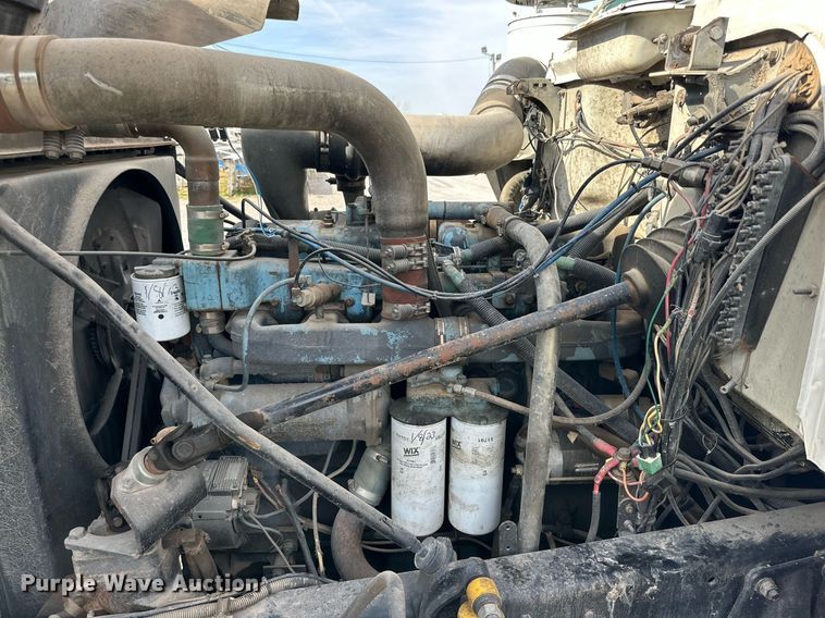 image for item DP6090 1983 Mack R686FC rescue vehicle