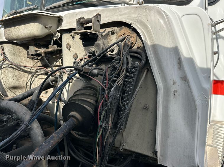 image for item DP6090 1983 Mack R686FC rescue vehicle