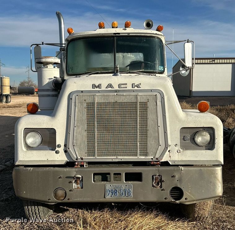 image for item DP6098 1985 Mack RS688LST semi truck