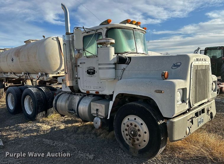 image for item DP6098 1985 Mack RS688LST semi truck