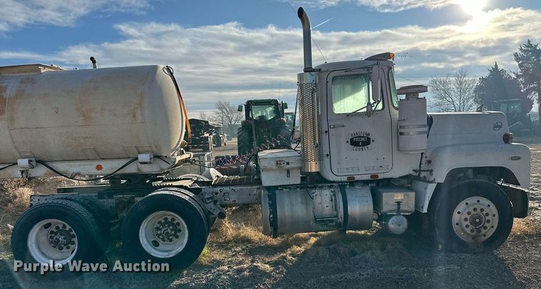 image for item DP6098 1985 Mack RS688LST semi truck