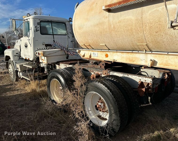 image for item DP6098 1985 Mack RS688LST semi truck