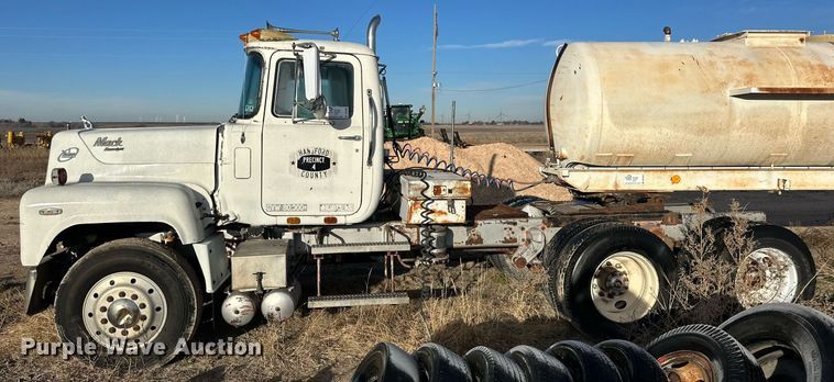 image for item DP6098 1985 Mack RS688LST semi truck