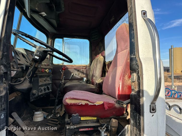 image for item DP6098 1985 Mack RS688LST semi truck